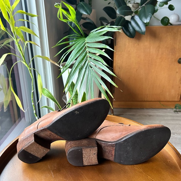 Frye Leather Oxford Shoes - Picture 5 of 5